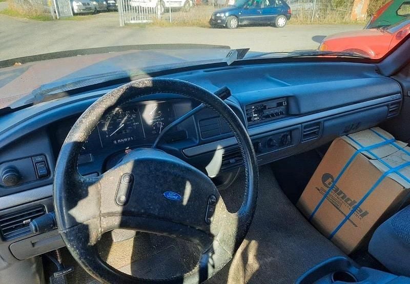 Używany Ford V8 Lariat 145 KM (106 kW) 1992 Czerwony Pickup