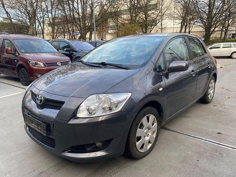Grau Gebraucht 2008 Toyota Auris Limousine | 2.850 € (Superpreis) - Bild 1/4