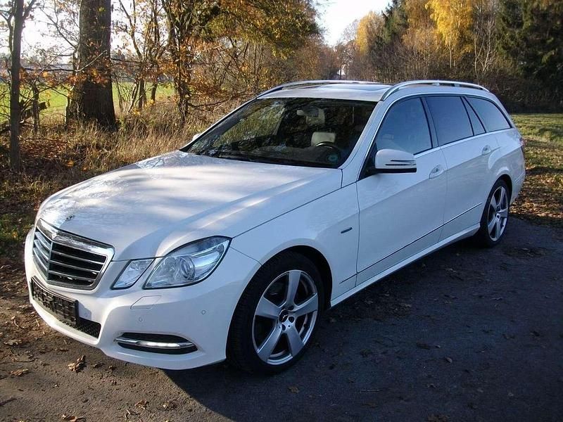 Weiß Gebraucht 2011 Mercedes E350 Kombi | 9.990 € (Guter Preis) - Bild 1/4