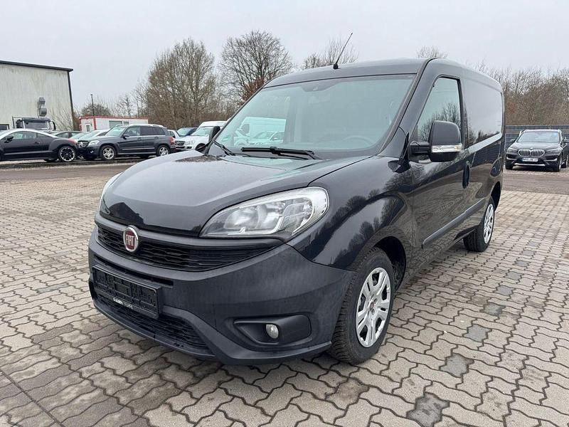 Gebraucht Fiat Doblò 101 PS (74 kW) 2016 Schwarz Van / Kleinbus