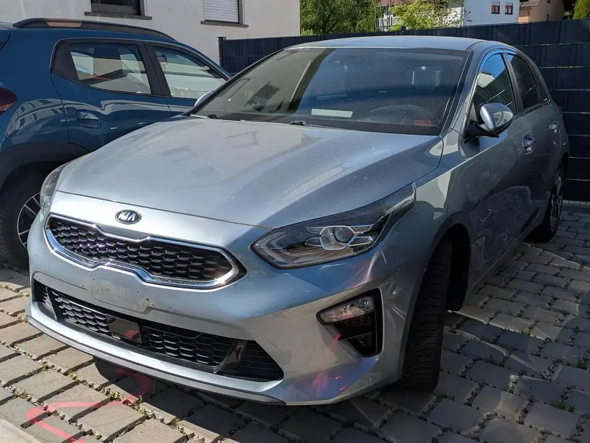 Używany Kia Ceed Vision 140 KM (102 kW) 2020 Szary Hatchback