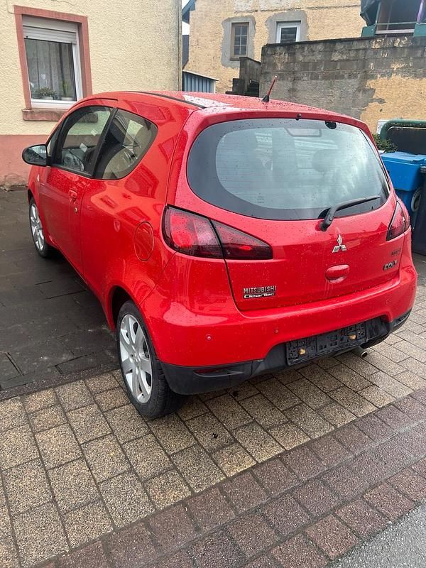 Gebraucht Mitsubishi Colt 75 PS (55 kW) 2011 Rot Kleinwagen
