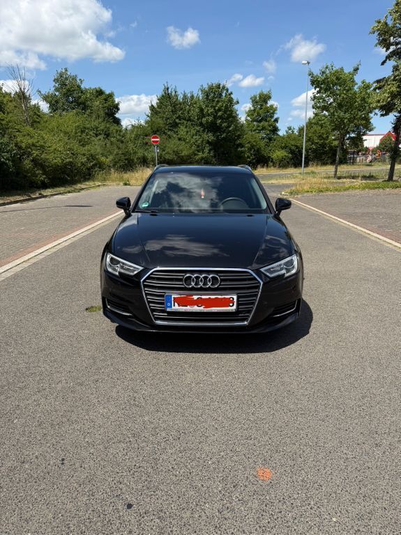Schwarz Gebraucht 2017 Audi A3 Ambiente Limousine | 13.400 € (Guter Preis) - Bild 1/4