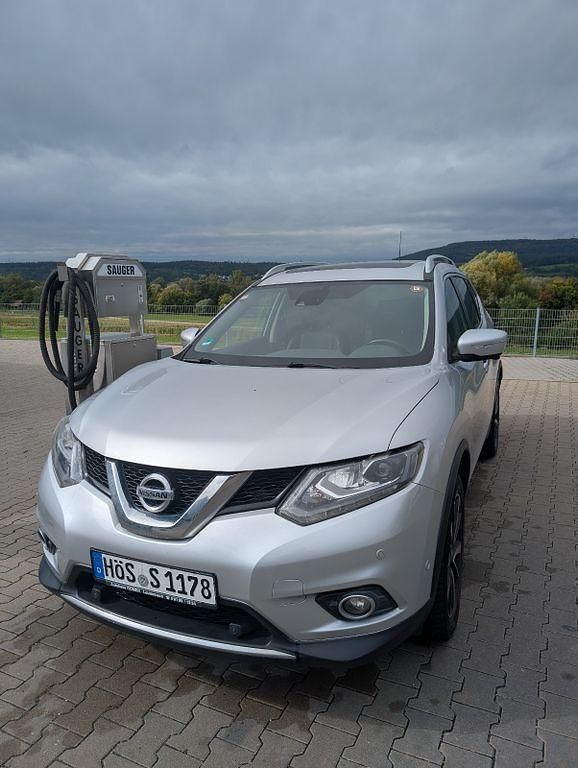 Silber Gebraucht 2017 Nissan X-Trail Tekna SUV | 15.600 € (Fairer Preis) - Bild 1/4