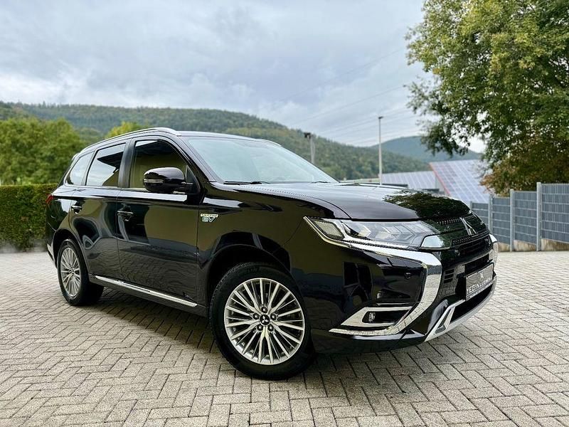 Schwarz Gebraucht 2019 Mitsubishi Outlander P-HEV Edition SUV | 18.990 € (Etwas zu teuer) - Bild 1/4