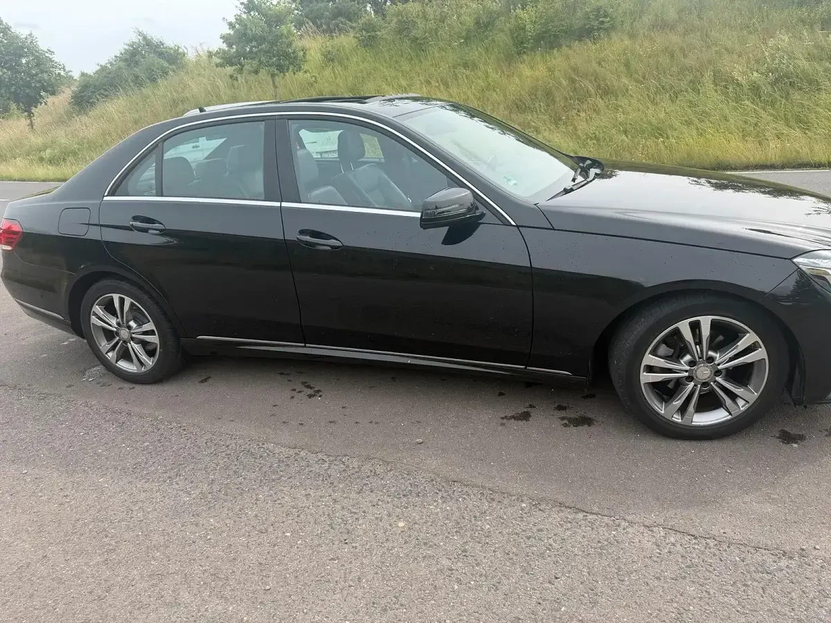 Gebraucht Mercedes E220 170 PS (125 kW) 2017 Schwarz Limousine