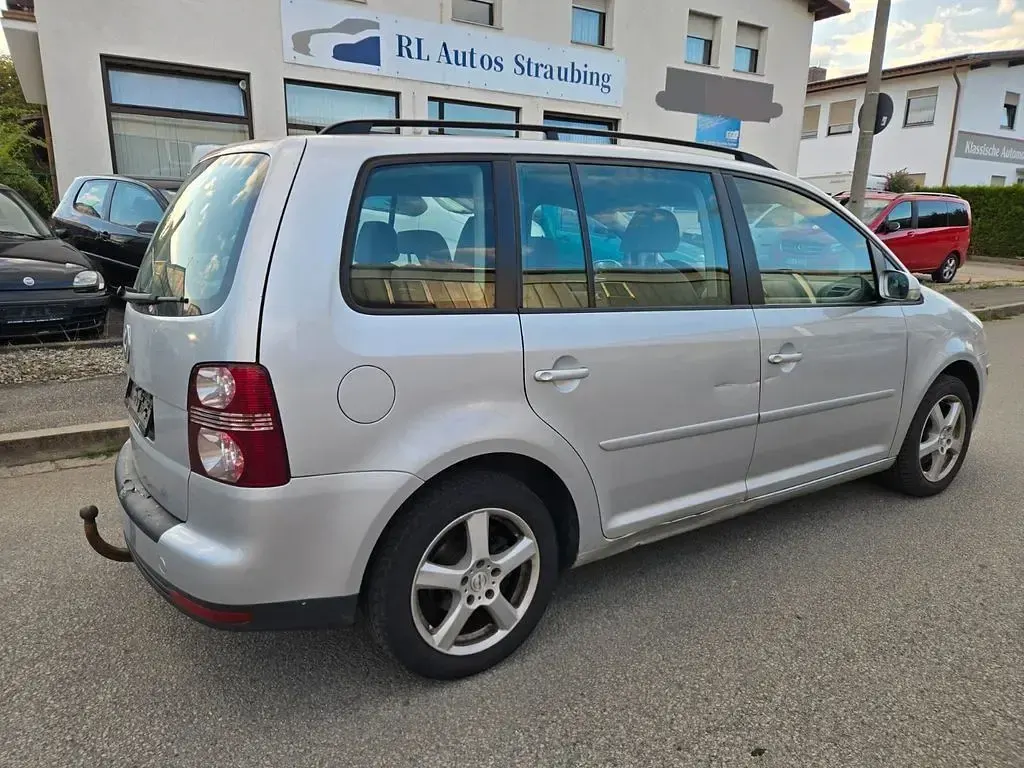 Gebraucht VW Touran Trendline 102 PS (75 kW) 2009 Silber Van / Kleinbus
