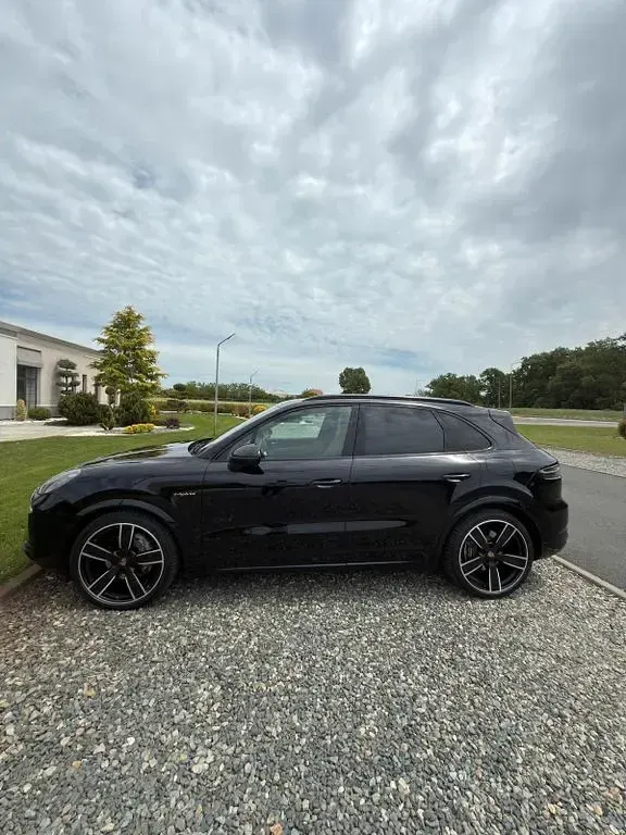 Gebraucht Porsche Cayenne E-Hybrid 462 PS (339 kW) 2020 Schwarz SUV