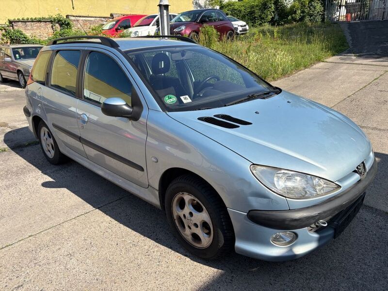 Blau Gebraucht 2002 Peugeot 206 Tendance Limousine | 699 € (Guter Preis) - Bild 1/4
