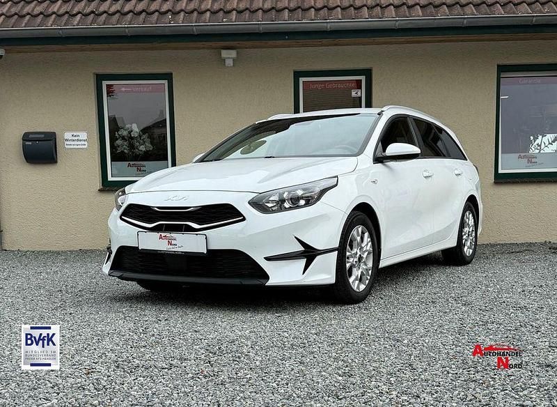 Weiß Gebraucht 2022 Kia Ceed Sportswagon Kombi | 17.985 € (Guter Preis) - Bild 1/4