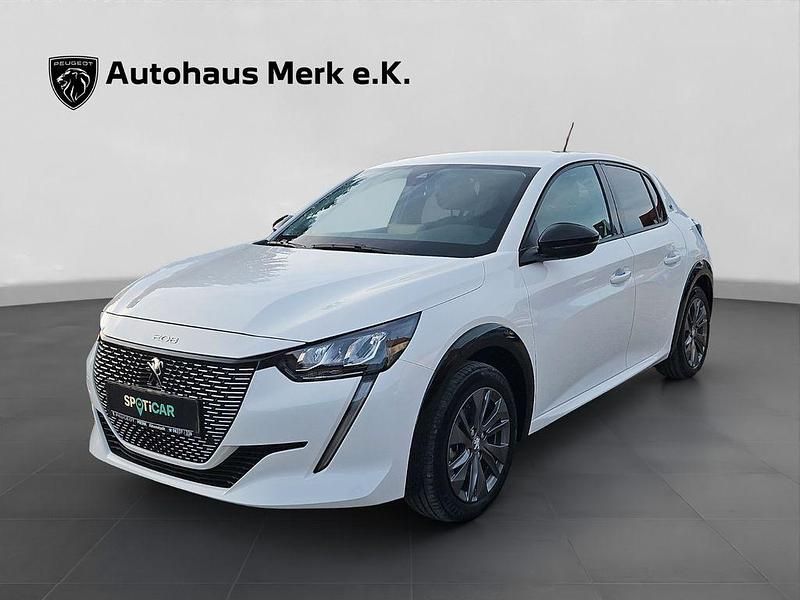 Weiß Gebraucht 2023 Peugeot e-208 Allure Kleinwagen | 21.990 € (Etwas zu teuer) - Bild 1/4