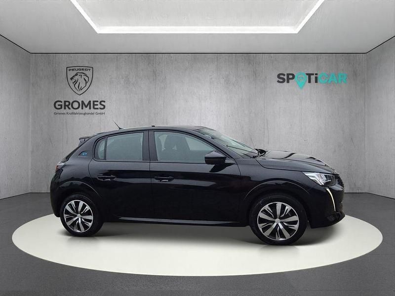 Gebraucht Peugeot e-208 Active 100 kW (136 PS) 2023 Schwarz Kleinwagen