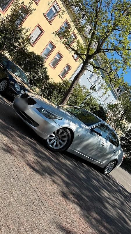 Gebraucht BMW 525 280 PS (205 kW) 2010 Silber Limousine