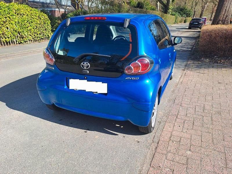 Gebraucht Toyota Aygo 68 PS (50 kW) 2010 Blau Kleinwagen