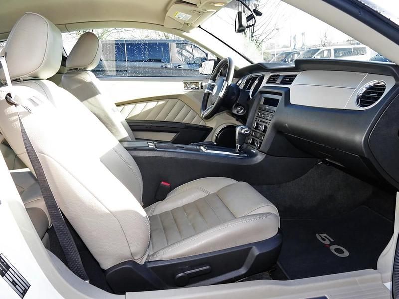 Gebraucht Ford Mustang GT 417 PS (306 kW) 2010 Weiss Coupé