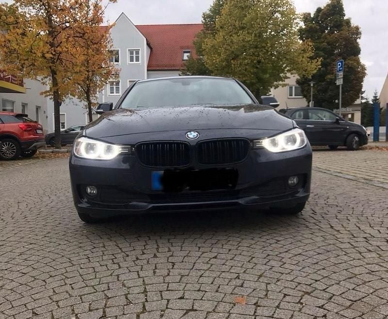 Gebraucht BMW 320 184 PS (135 kW) 2012 Blau Limousine