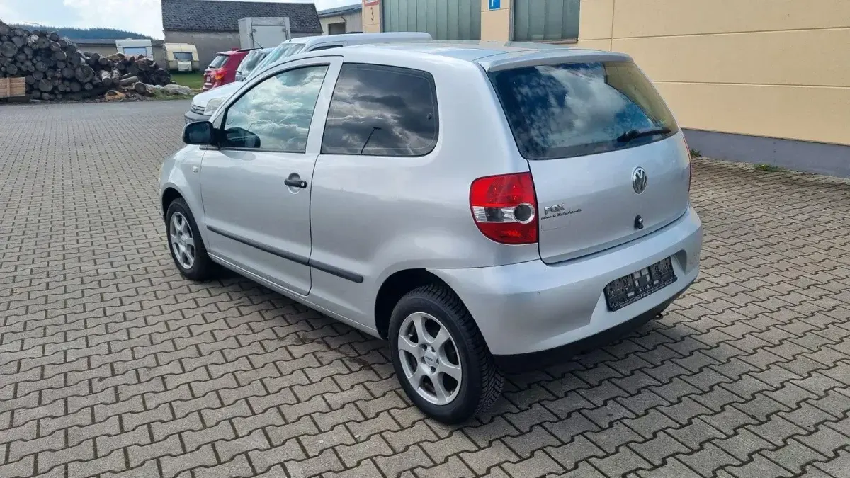 Gebraucht VW Fox Basis 75 PS (55 kW) 2006 Silber Kleinwagen