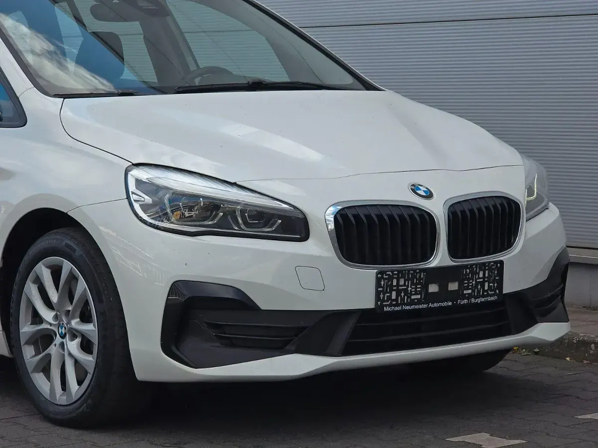 Gebraucht BMW 218 Gran Tourer Advantage 150 PS (110 kW) 2022 Weiß Van / Kleinbus