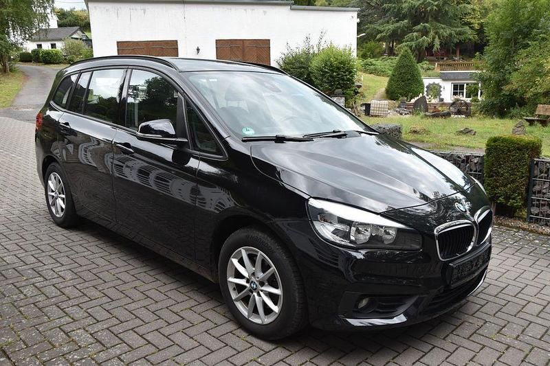 Schwarz Gebraucht 2016 BMW 216 Gran Tourer Advantage Van / Kleinbus | 10.990 € (Superpreis) - Bild 1/4