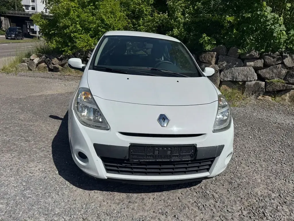 Gebraucht Renault Clio III Expression 75 PS (55 kW) 2011 Weiß Limousine