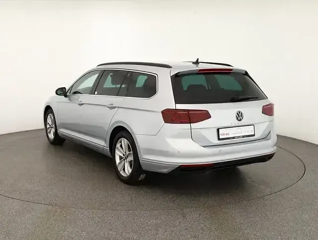 Gebraucht VW Passat 200 PS (147 kW) 2021 Scale silver metallic (metallic) Kombi