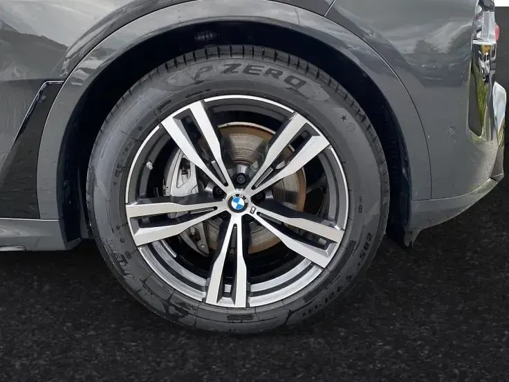 Gebraucht BMW X7 Efficient Dynamics 381 PS (280 kW) 2025 Grau SUV