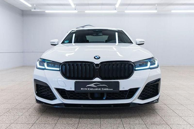 Gebraucht BMW M550 Performance 530 PS (389 kW) 2021 Weiß Limousine