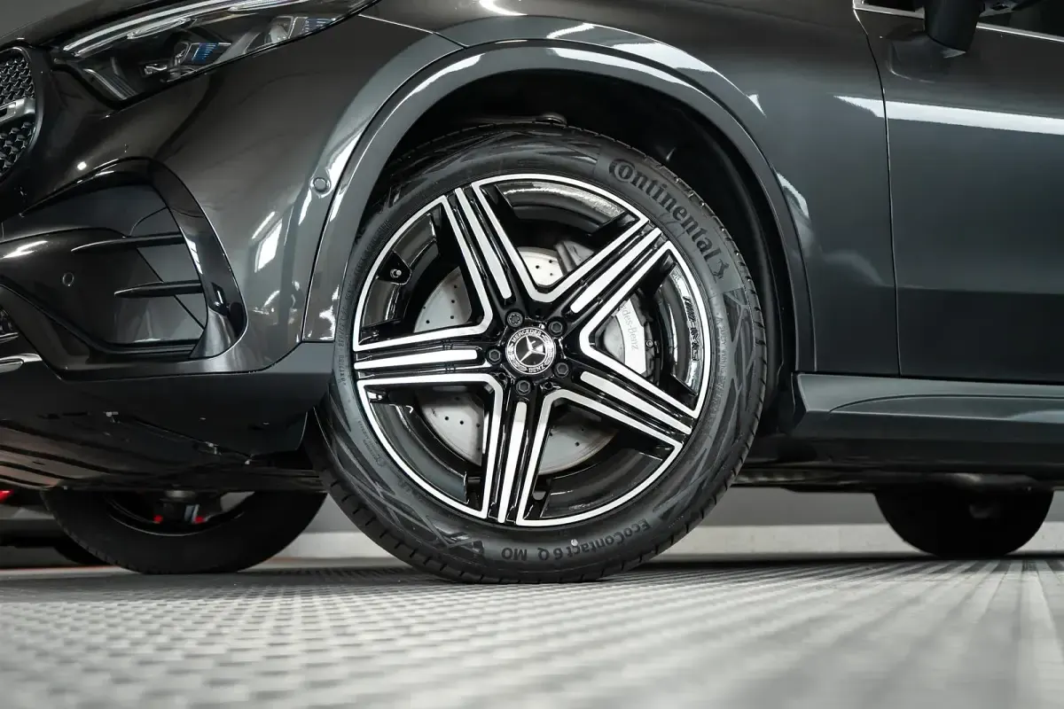 Gebraucht Mercedes GLC300 AMG line 269 PS (197 kW) 2026 Grafitgrau  metalliclack SUV