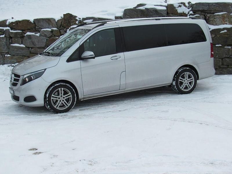 Gebraucht Mercedes V220 Edition 163 PS (119 kW) 2018 Silber Van / Kleinbus