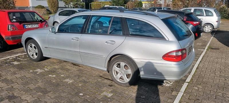 Silber Gebraucht 2007 Mercedes E280 Avantgarde Limousine | 2.900 € (Superpreis) - Bild 1/4