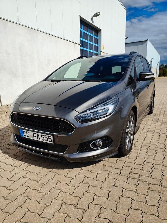Grau Gebraucht 2019 Ford S-MAX ST-Line Van / Kleinbus | 18.500 € (Etwas zu teuer) - Bild 1/4