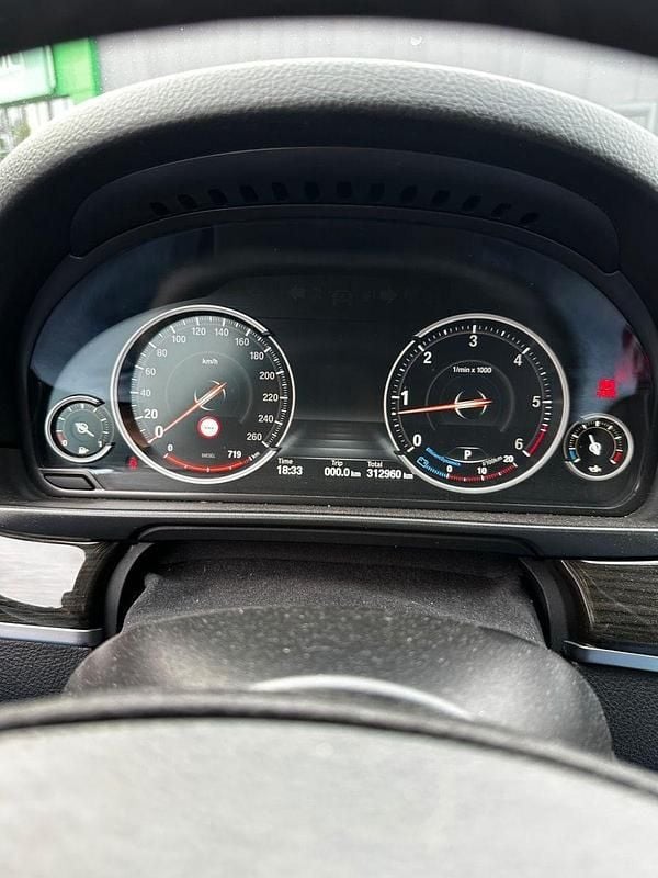 Gebraucht BMW 530 Sport Line 258 PS (189 kW) 2013 Schwarz Kombi