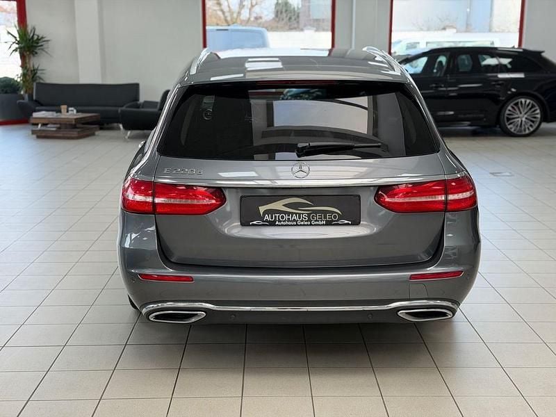 Gebraucht Mercedes E220 194 PS (142 kW) 2018 Grau Kombi