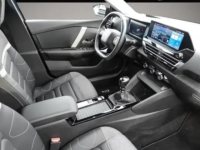 Gebraucht Citroën C4 Shine 131 PS (96 kW) 2023 Manufacturer SUV
