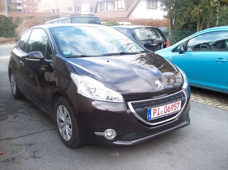 Gebraucht Peugeot 208 82 PS (60 kW) 2012 Schwarz Kleinwagen
