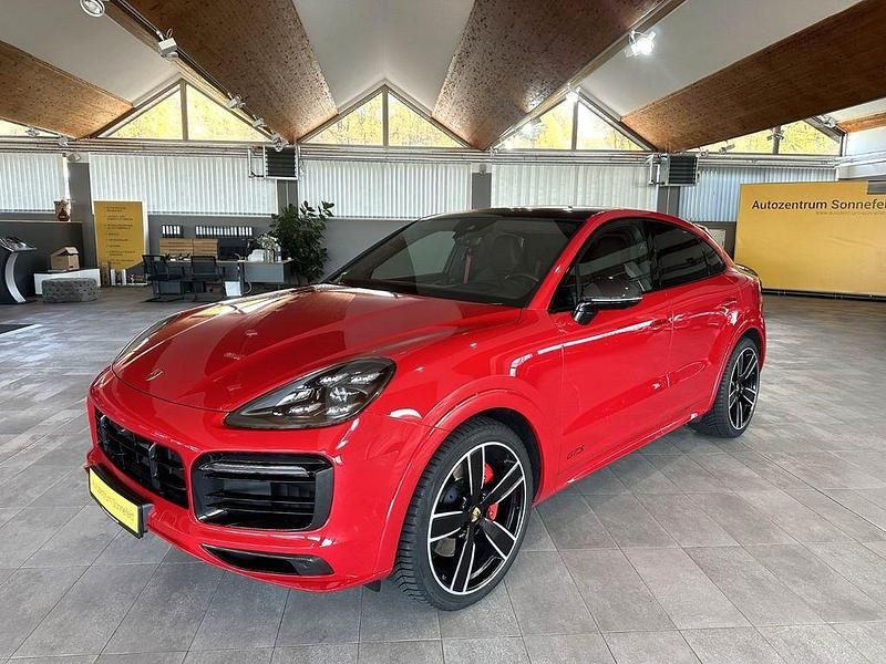 Rot Gebraucht 2023 Porsche Cayenne Coupe GTS Chrono Coupé | 108.900 € (Fairer Preis) - Bild 1/4
