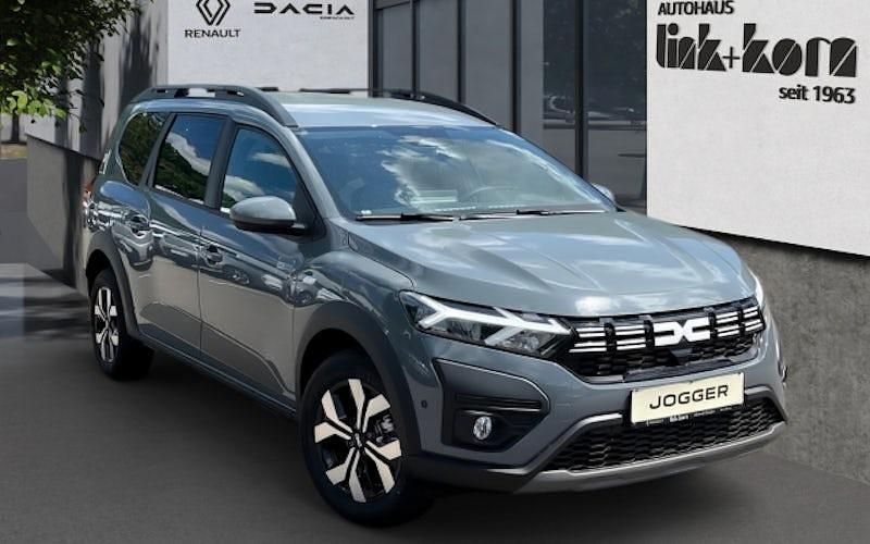 Gebraucht Dacia Jogger Expression 110 PS (80 kW) 2025 Grau Van / Kleinbus