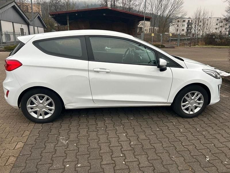 Weiß Gebraucht 2018 Ford Fiesta Kleinwagen | 5.500 € (Superpreis) - Bild 1/4