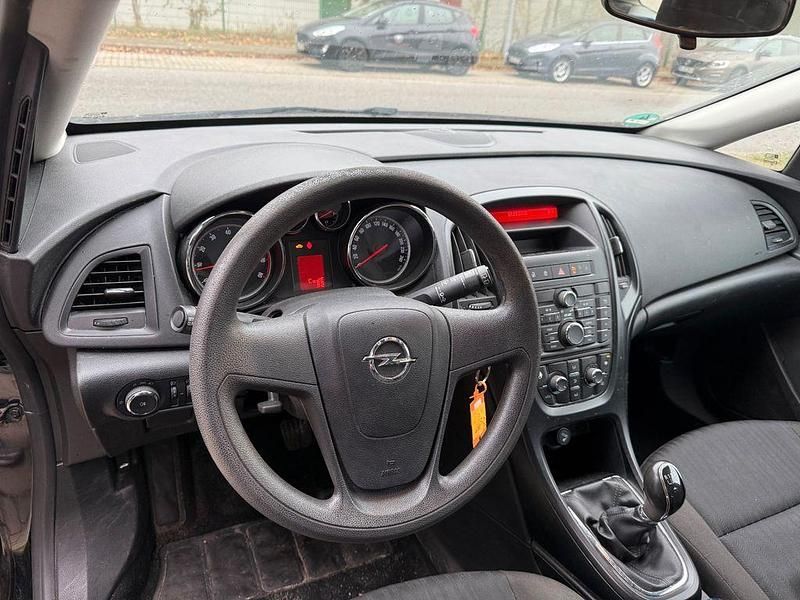 Gebraucht Opel Astra Selection 101 PS (74 kW) 2011 Schwarz Kombi