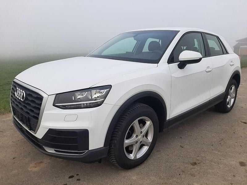 Weiß Gebraucht 2017 Audi Q2 Basis SUV | 14.950 € (Guter Preis) - Bild 1/4