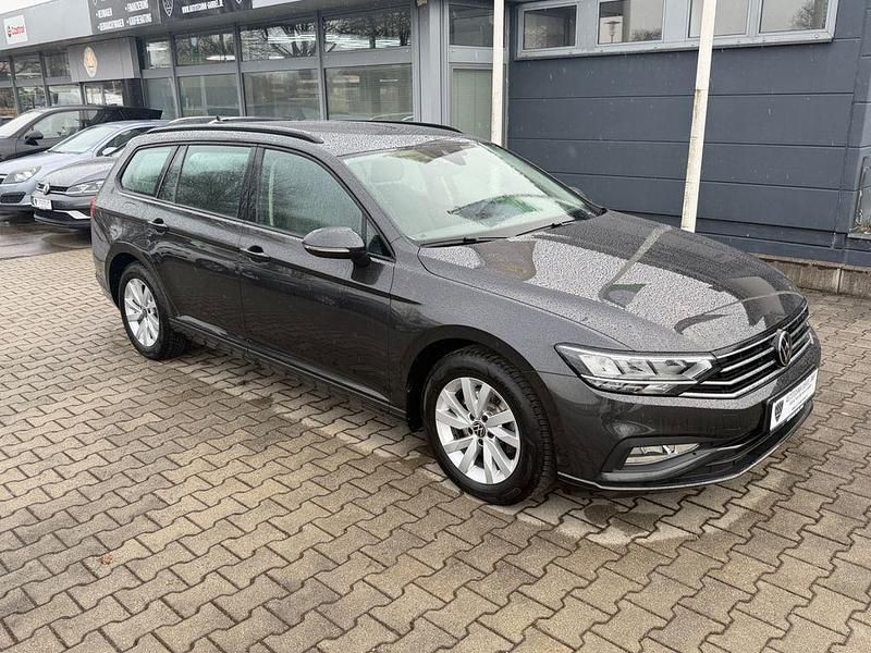 Gebraucht VW Passat Basis 150 PS (110 kW) 2020 Grau Kombi