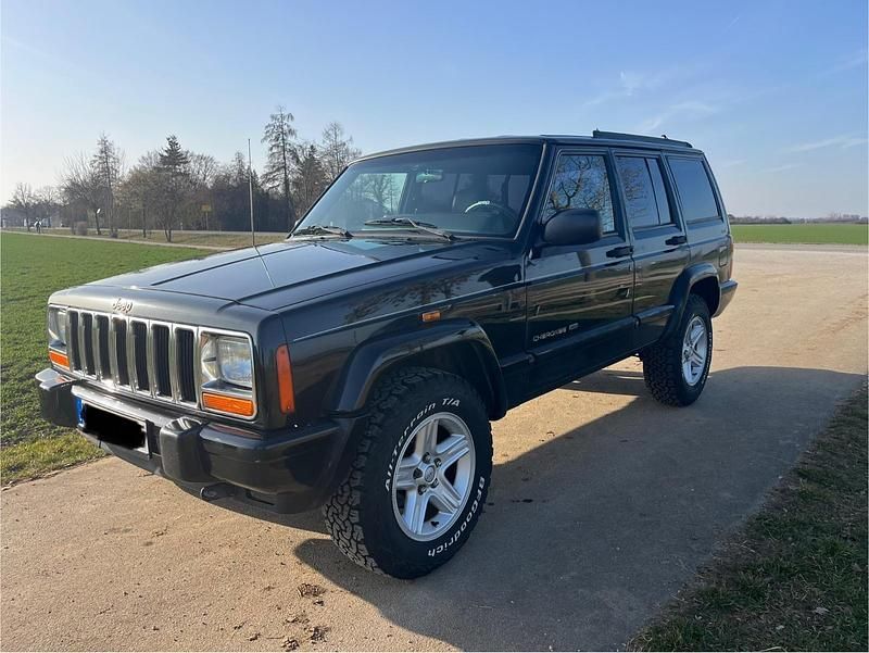 Gebraucht Jeep Cherokee Limited 184 PS (135 kW) 2000 Schwarz SUV