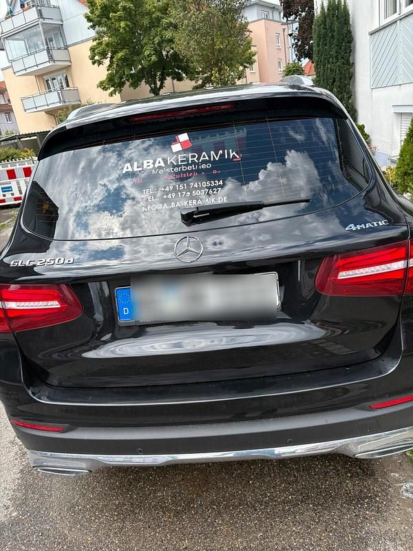 Schwarz Gebraucht 2018 Mercedes GLC250 SUV | 26.800 € (Fairer Preis) - Bild 1/4