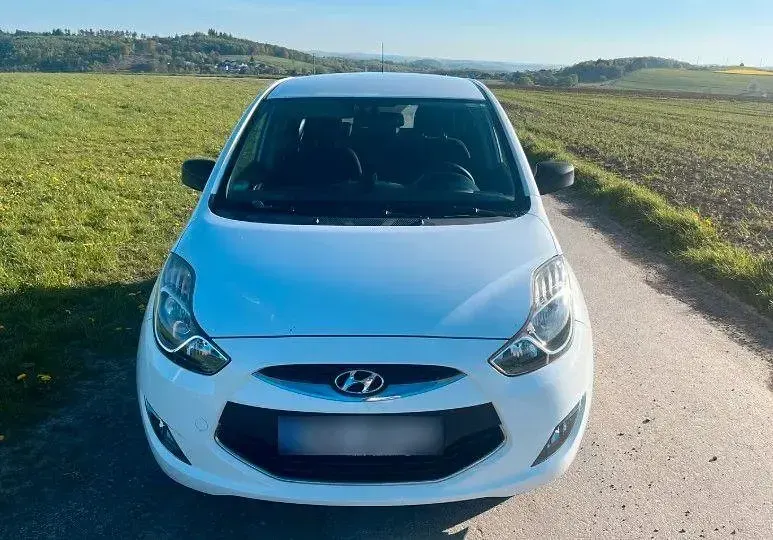 Gebraucht Hyundai ix20 90 PS (66 kW) 2011 Weiß Kleinwagen