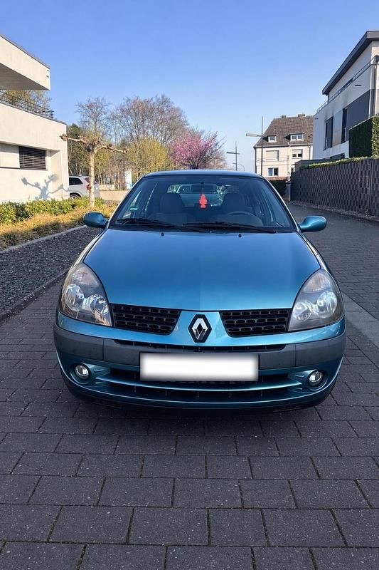 Second-hand Renault Clio II 75 CP (55 kW) 2003 Albastru Hatchback