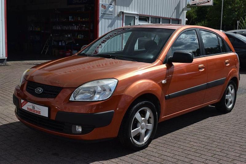Orange Gebraucht 2006 Kia Rio 2 Limousine | 1.590 € (Fairer Preis) - Bild 1/4