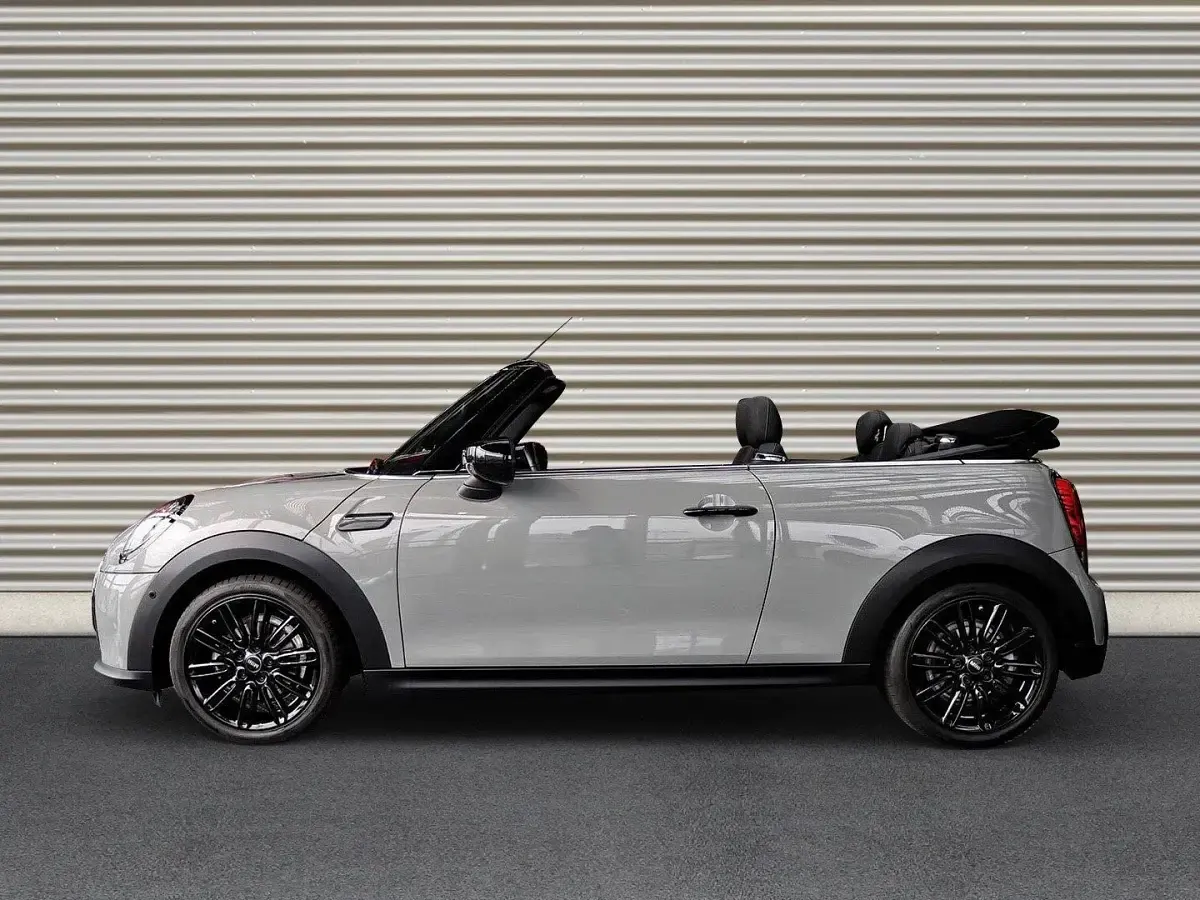 Gebraucht Mini Cooper Cabriolet 136 PS (100 kW) 2022 Moonwalk grey () Cabrio