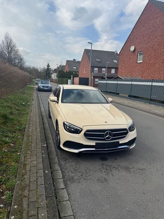 Brugt Mercedes E220 200 HK (147 kW) 2023 Beige Sedan