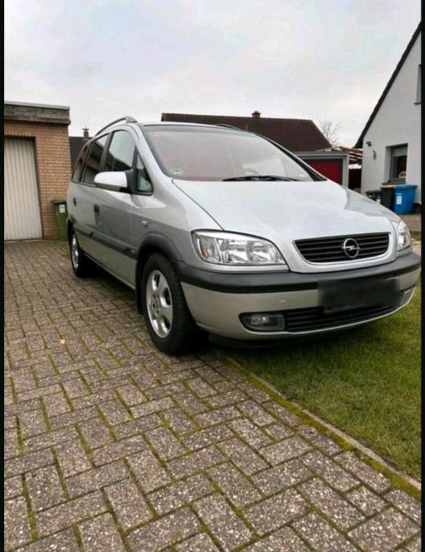 Silber Gebraucht 2000 Opel Zafira Van / Kleinbus | 4.795 € - Bild 1/4