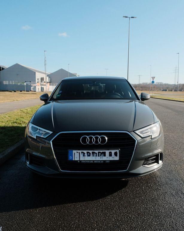 Gebraucht Audi A3 Sport 150 PS (110 kW) 2017 Grau Limousine